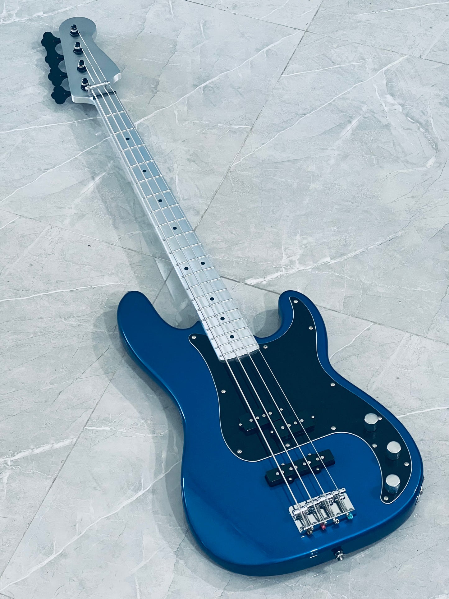 Aluminum Precision Bass® & Jazz Bass® Replacement Neck w/9.5" Fretboard Radius